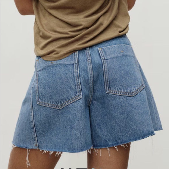 Mango denim shorts - 100% cotton - size 4 - frayed hem and pleat - Picture 3 of 8